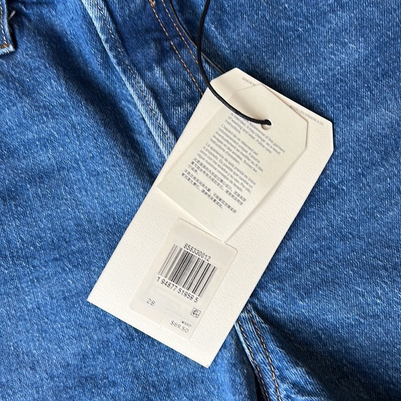 NWT Levi's 501 Mid Thigh Jean Easy Through Hip Jean Shorts - Picture 9 of 9